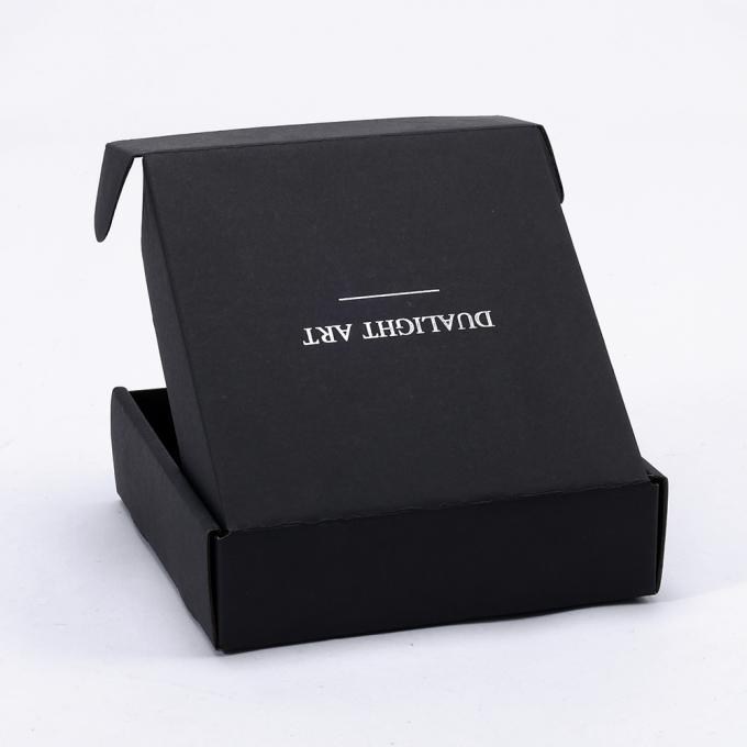 Cajas de envío negras mate de cartón corrugado para ropa interior, zapatos regalo, mailer plegable 7