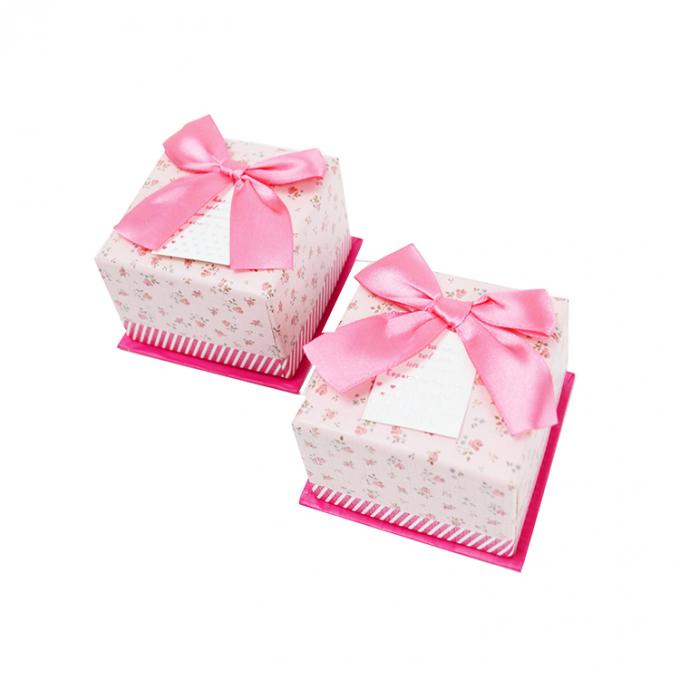 Logotipo personalizado de bajo MOQ Hermoso regalo de fiesta Papel de cartón Caja de joyas con recubrimiento UV 7