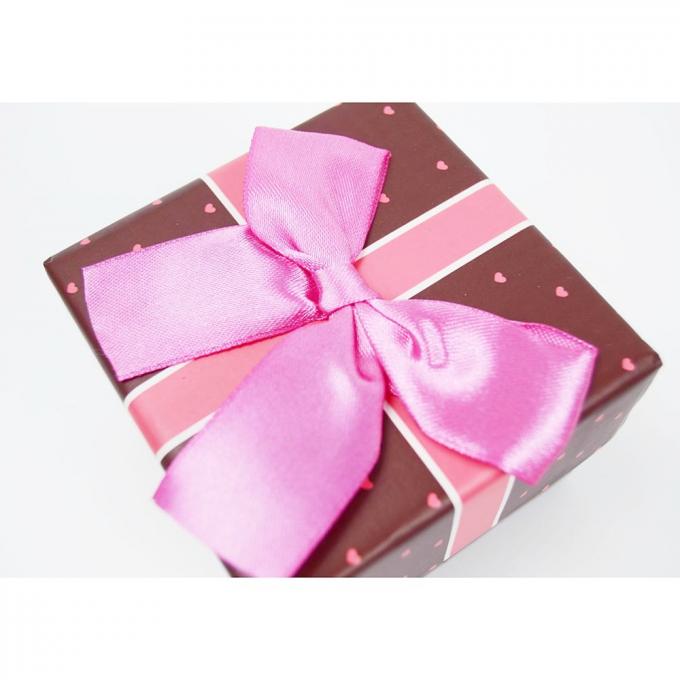 Logotipo personalizado de bajo MOQ Hermoso regalo de fiesta Papel de cartón Caja de joyas con recubrimiento UV 14