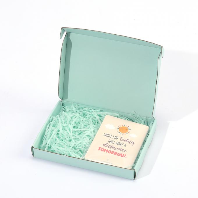Paquete de regalo de ropa de cartón Caja de suscripción de envío verde 7