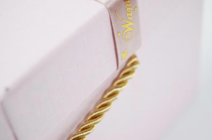 Impresión personalizada de lujo pequeña tapa y base cuadrada joyería regalo embalaje cajas de papel con cinta 9