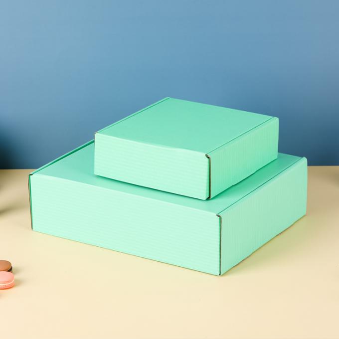 Paquete de regalo de ropa de cartón Caja de suscripción de envío verde 6