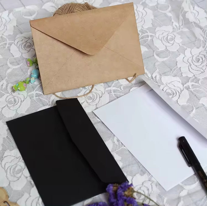 Autoadhesivo Envase de papel personalizado Bolso de burbuja Envase de papel Kraft acolchado 1