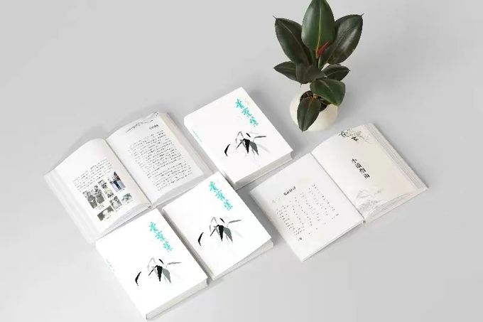 Servicios de impresión de revistas a medida en tapa dura Servicio de impresión de libros en offset perfecto 0